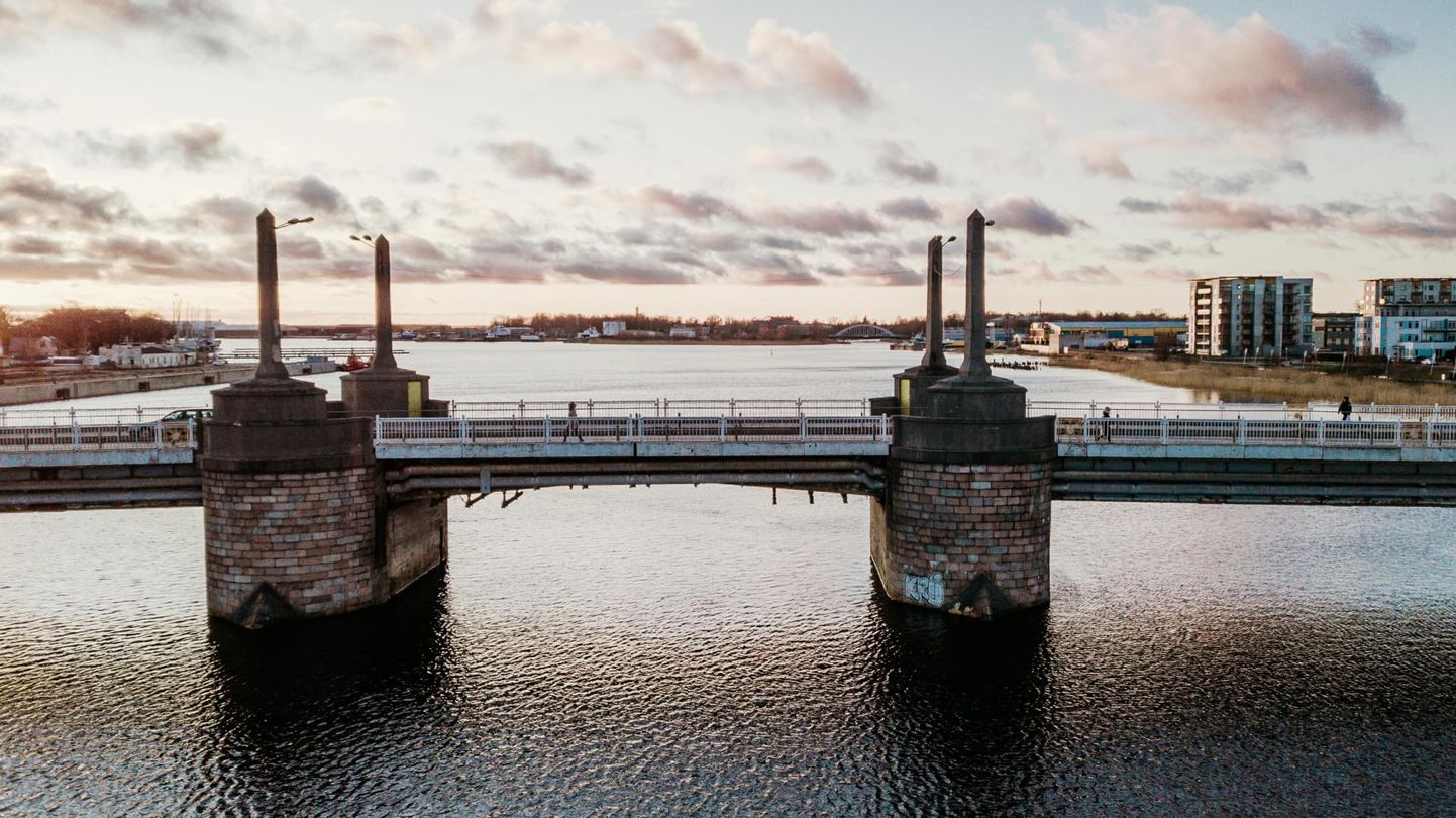 Pühapäeva õhtul suletakse uuringute tarvis Pärnu Kesklinna sild.