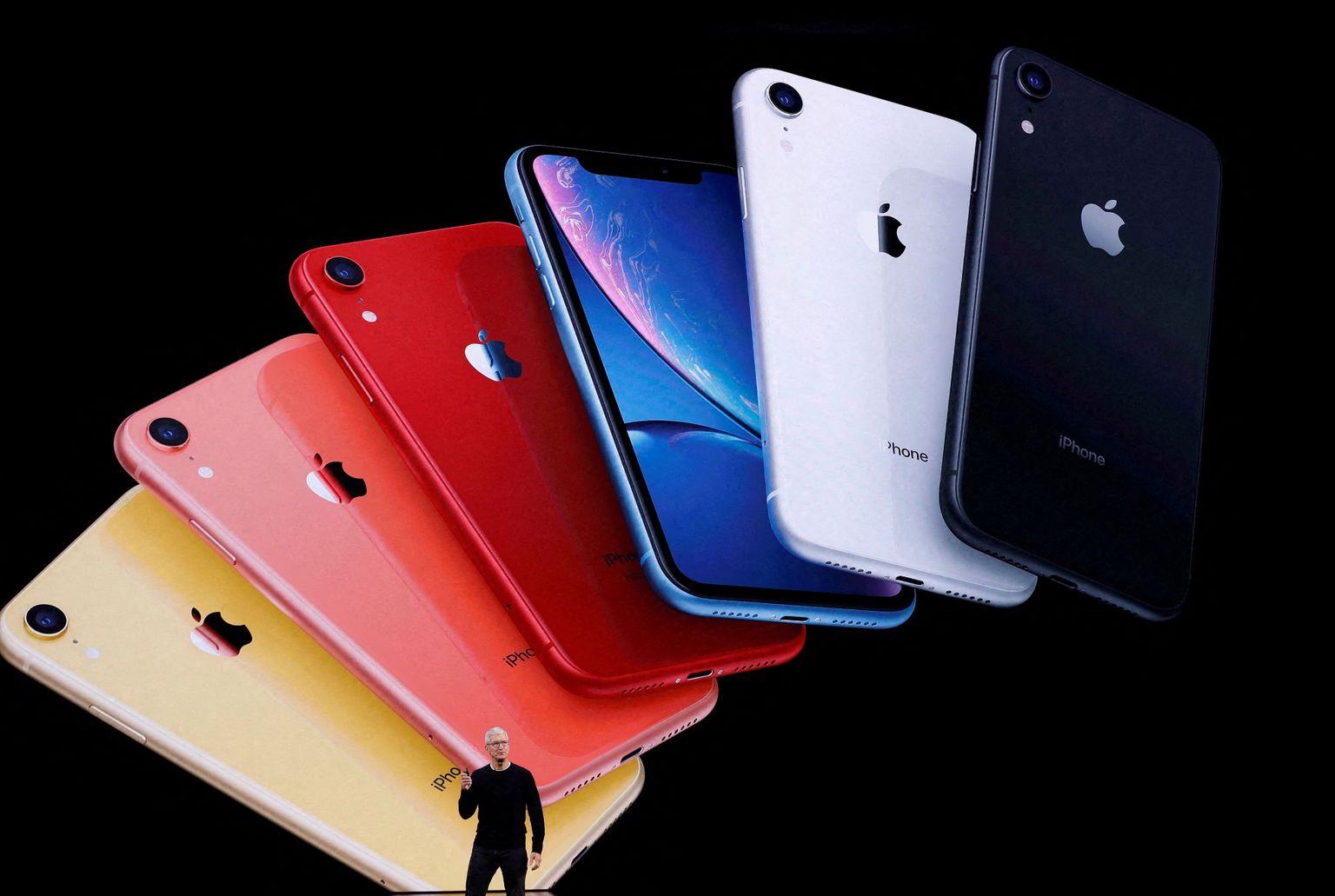 Kui Apple'i tegevjuht Tim Cook (pildil) kahe aasta pärast uusi iPhone'e tutvustama peaks, võib neil olla juba USB-C pesa.