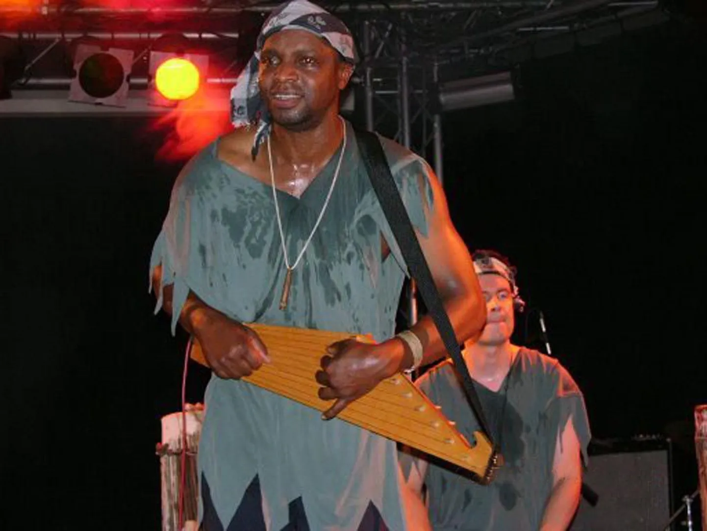 Bandu-Bandu – see on reibas tantsu- ja muusikaetendus, mis avab uksed Aafrika pärimusmuusika saladustesse.