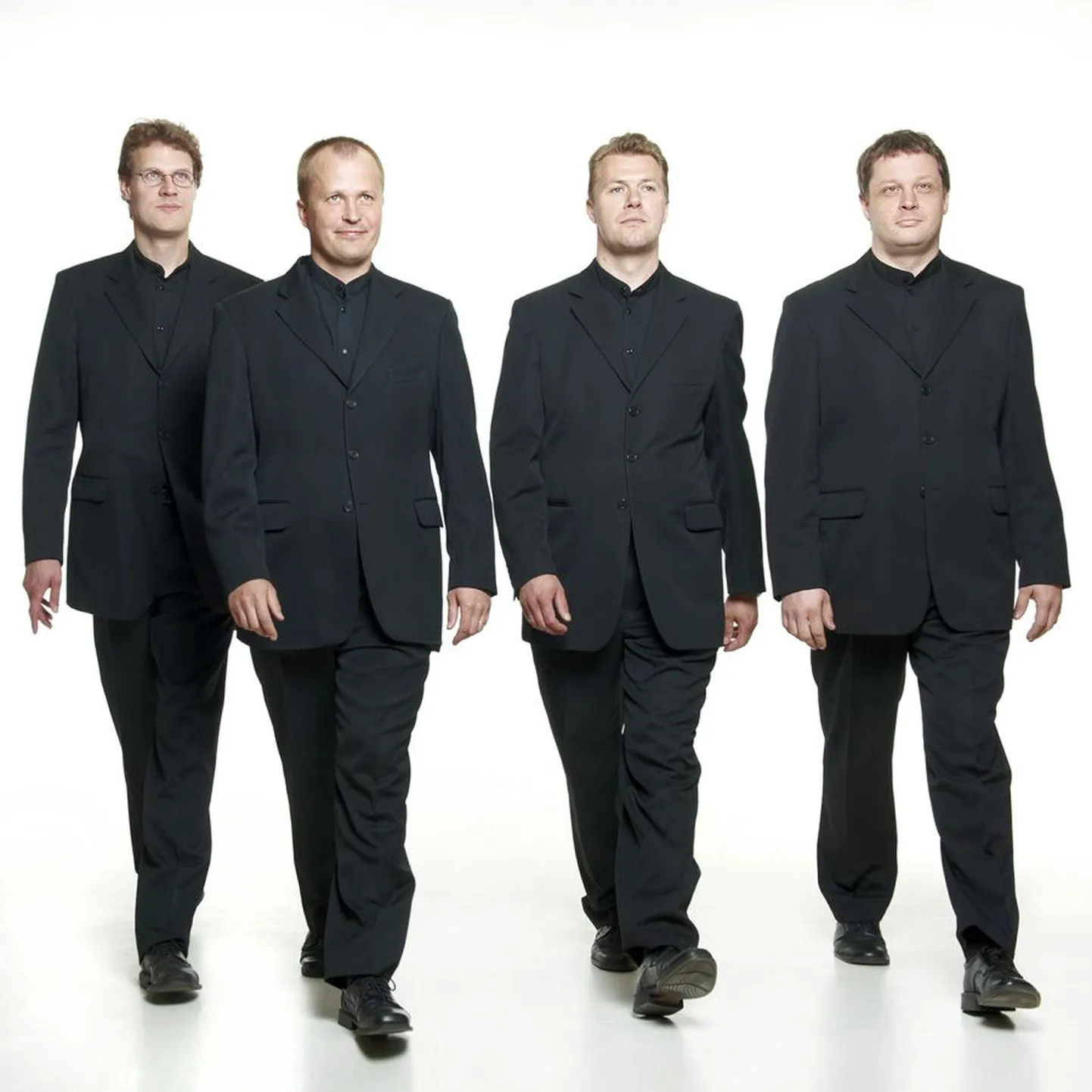 Eesti filharmoonia kammerkoori parimad tenorid ja bassid laulavad homme pärimusmuusika aidas.