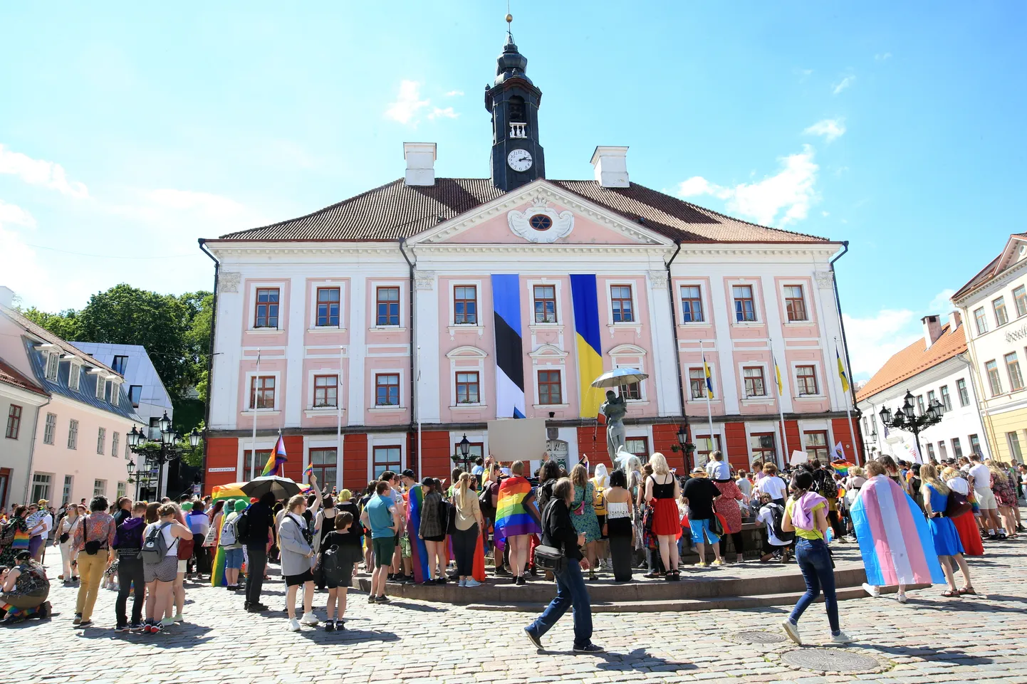 LGBT+ üritust Tartu Pride on varemgi raeplatsil kogukonna õiguste kaitseks peetud, ent kultuuripealinna aastal kõlavad sel puhul isegi linnavalitsuse hoone kellad eriliselt.