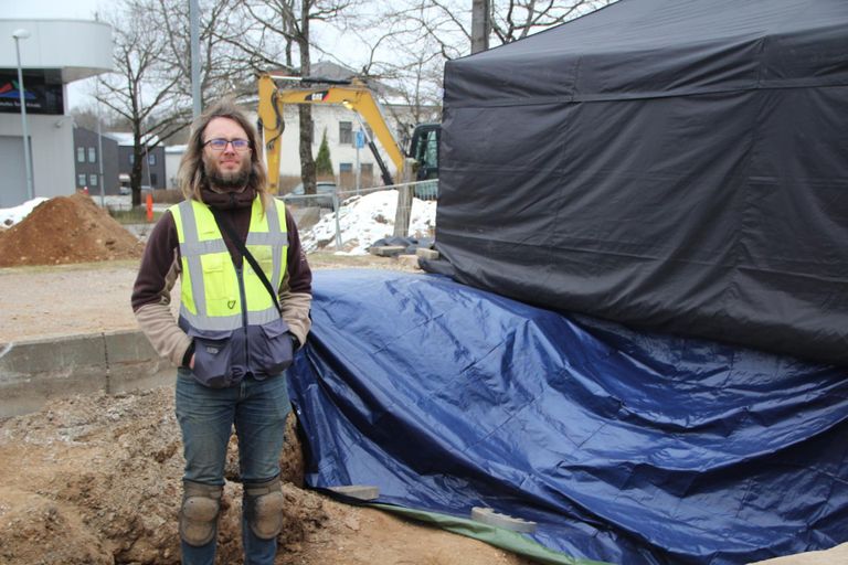 Kaevamistööde juht on Tartu Ülikooli arheoloog ja luu-uurija Martin Malve.
