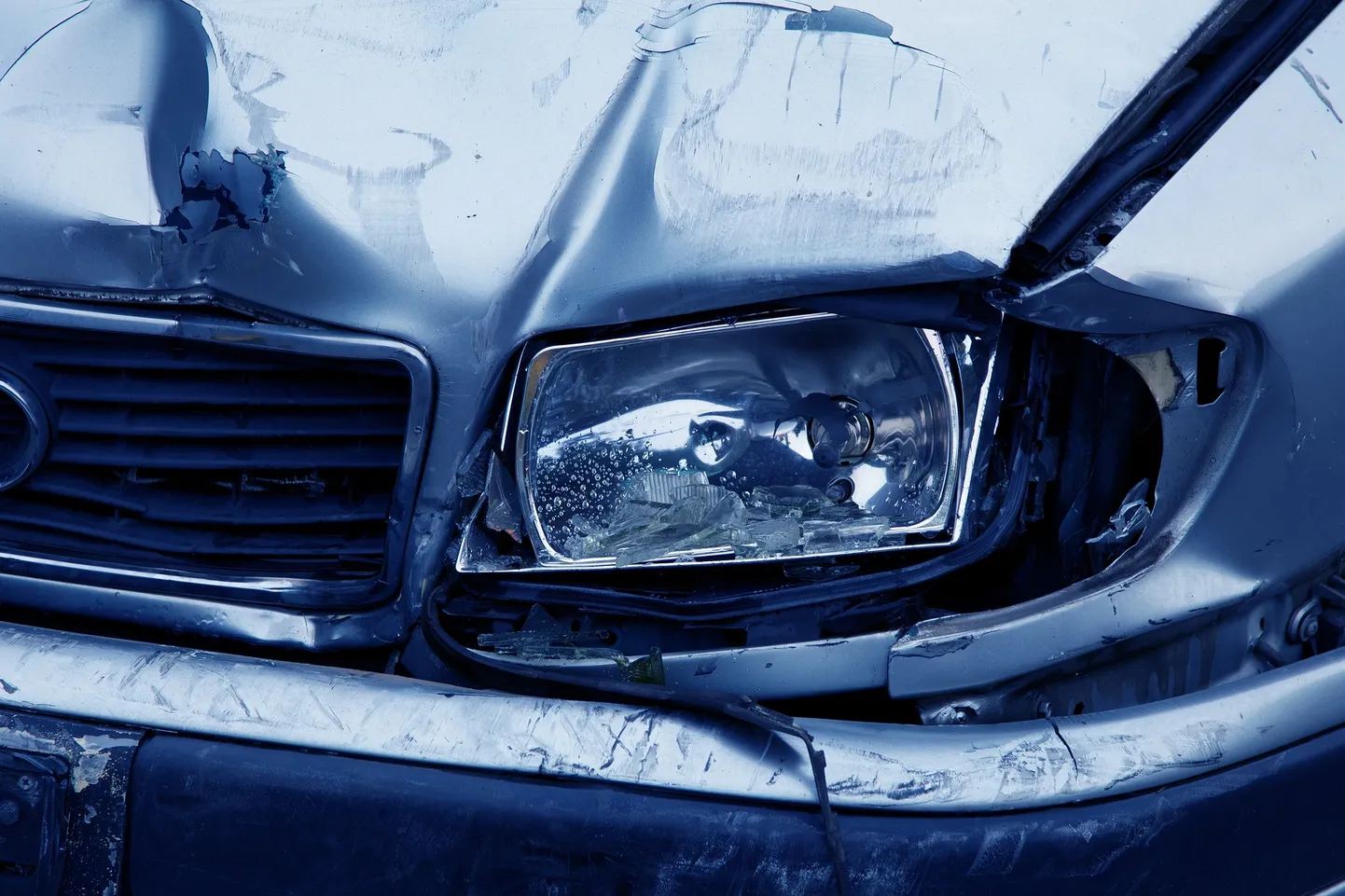 Plekimõlkimistest saab nüüd teada anda lihtsama mobiilisõbraliku veebilehe kaudu, kus andmete sisestamine võtab 15 minutit. Politseid ei pea kutsuma, kui õnnetuses pole kannatanuid ega muid asjaolusid, mis vajavad ametniku sekkumist.