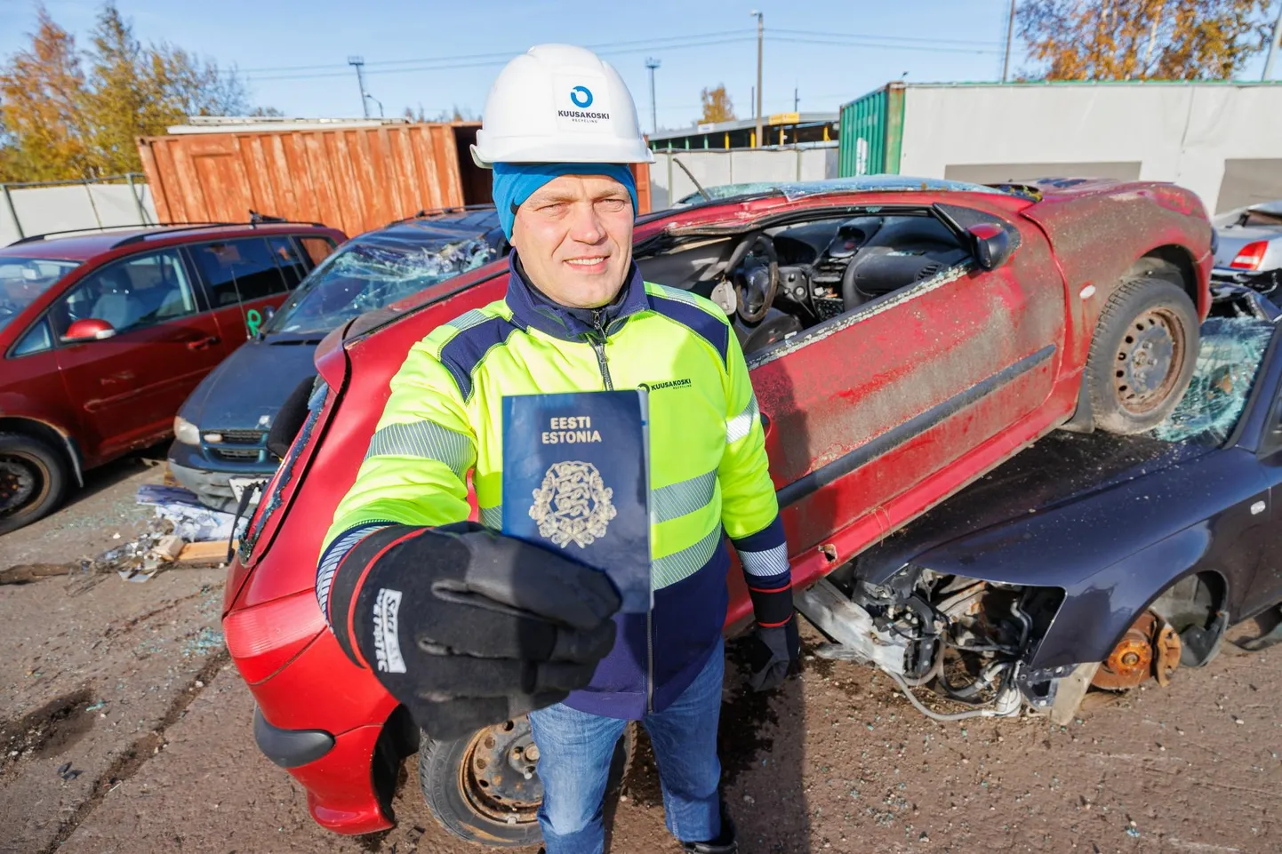 AS Kuusakoski juhatuse liikme Toomas Kollamaa sõnutsi on probleem romusõidukitega suurem kui pelgalt visuaalne reostus või parkimiskohtade hõivamine.