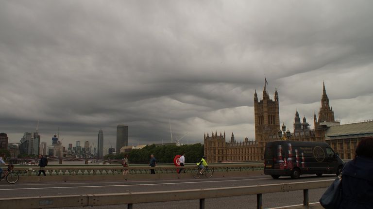 «Musta augu» pilved Londoni kohal