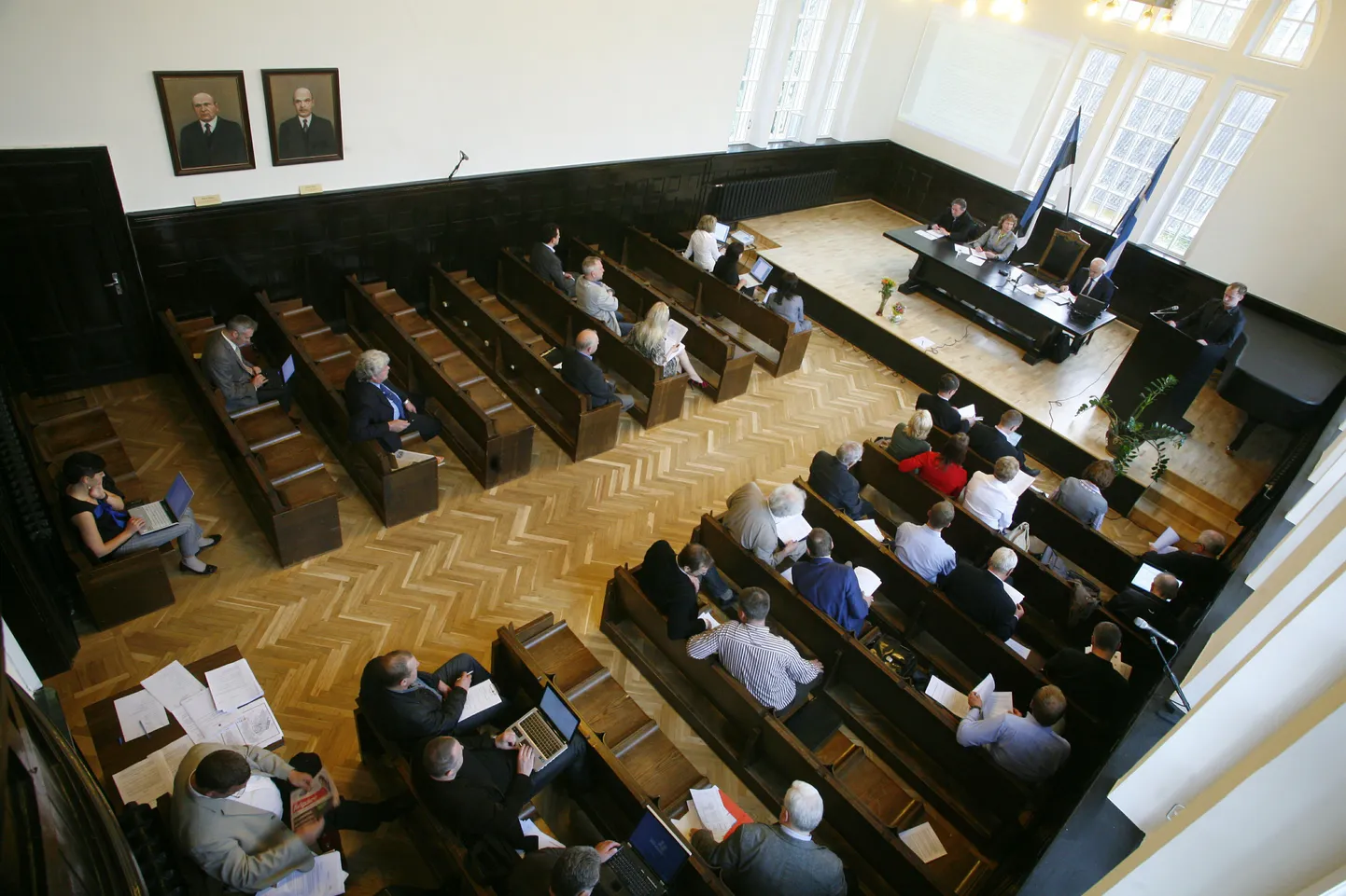 Pärnu linnavolikogu istungite saal raekojas.