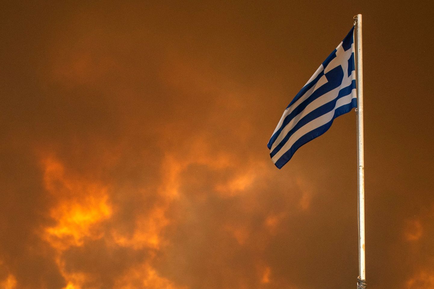 Kreeka valitsus eraldab metsapõlengute tagajärgede leevendamisele tänavu täiendavad 500 miljonit eurot.