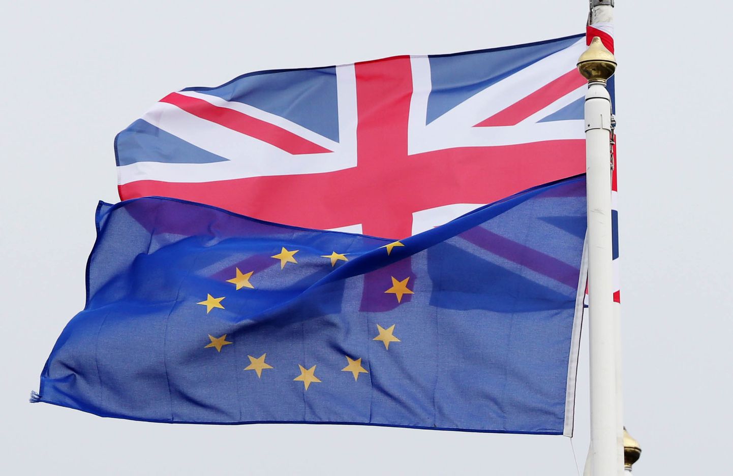 Suurbritannia ja ELi lipud.