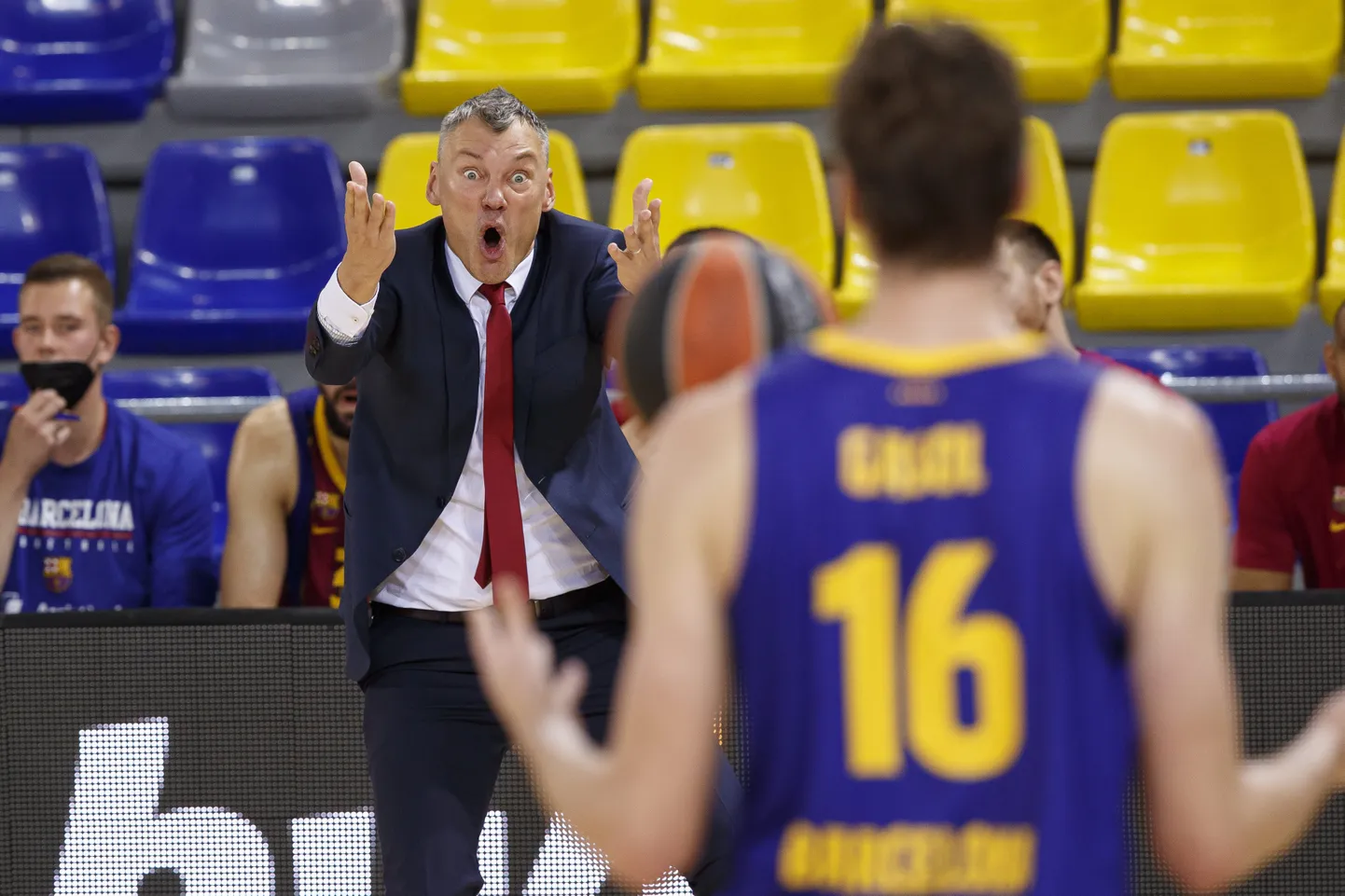 Barcelona peatreeneril Šarunas Jasikeviciusel pole vahet, kellele ta emotsionaalselt juhtnööre jagab, olgu selleks kasvõi kahekordne NBA meister, 40-aastane Pau Gasol.