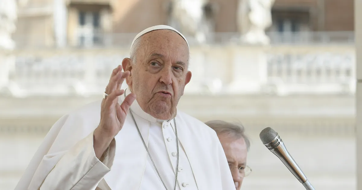 Franciscus heitis preestritega kohtudes naistele ette klatšihimu