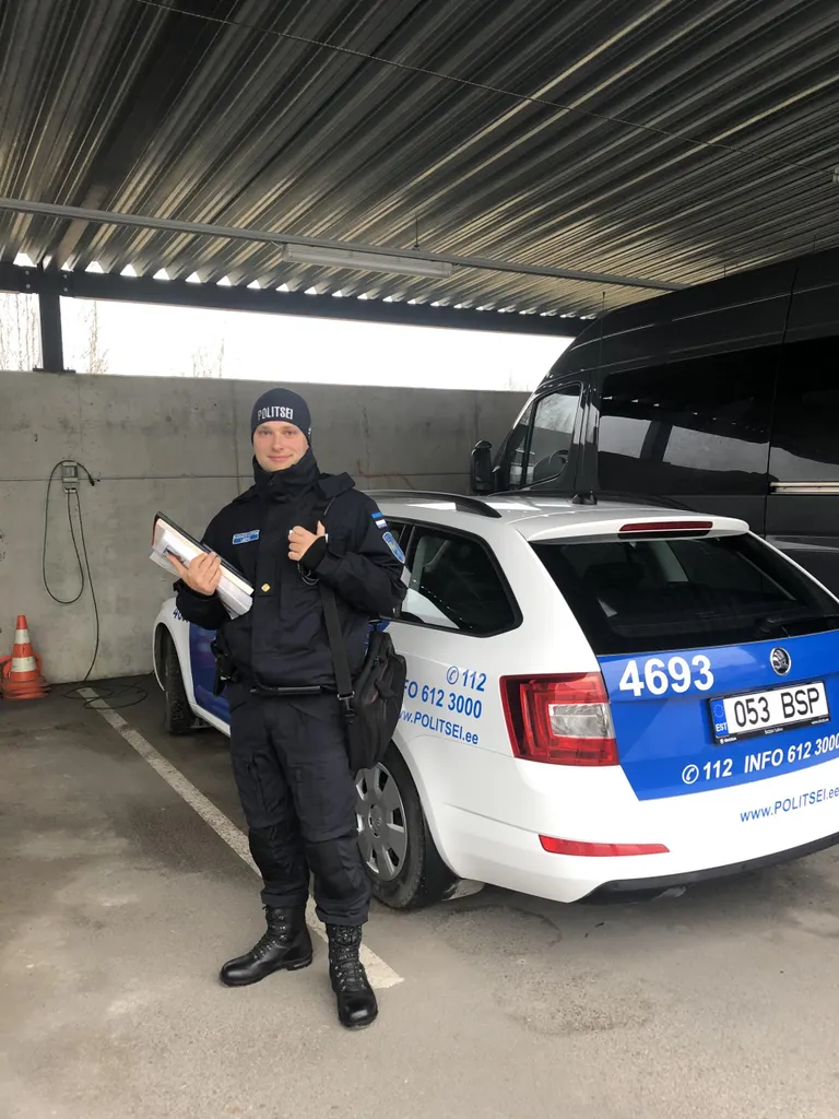 Viru-Nigula valla piirkonnakonstaablilt Konstantin Lepikult pärivad noored sageli karistuste kohta.