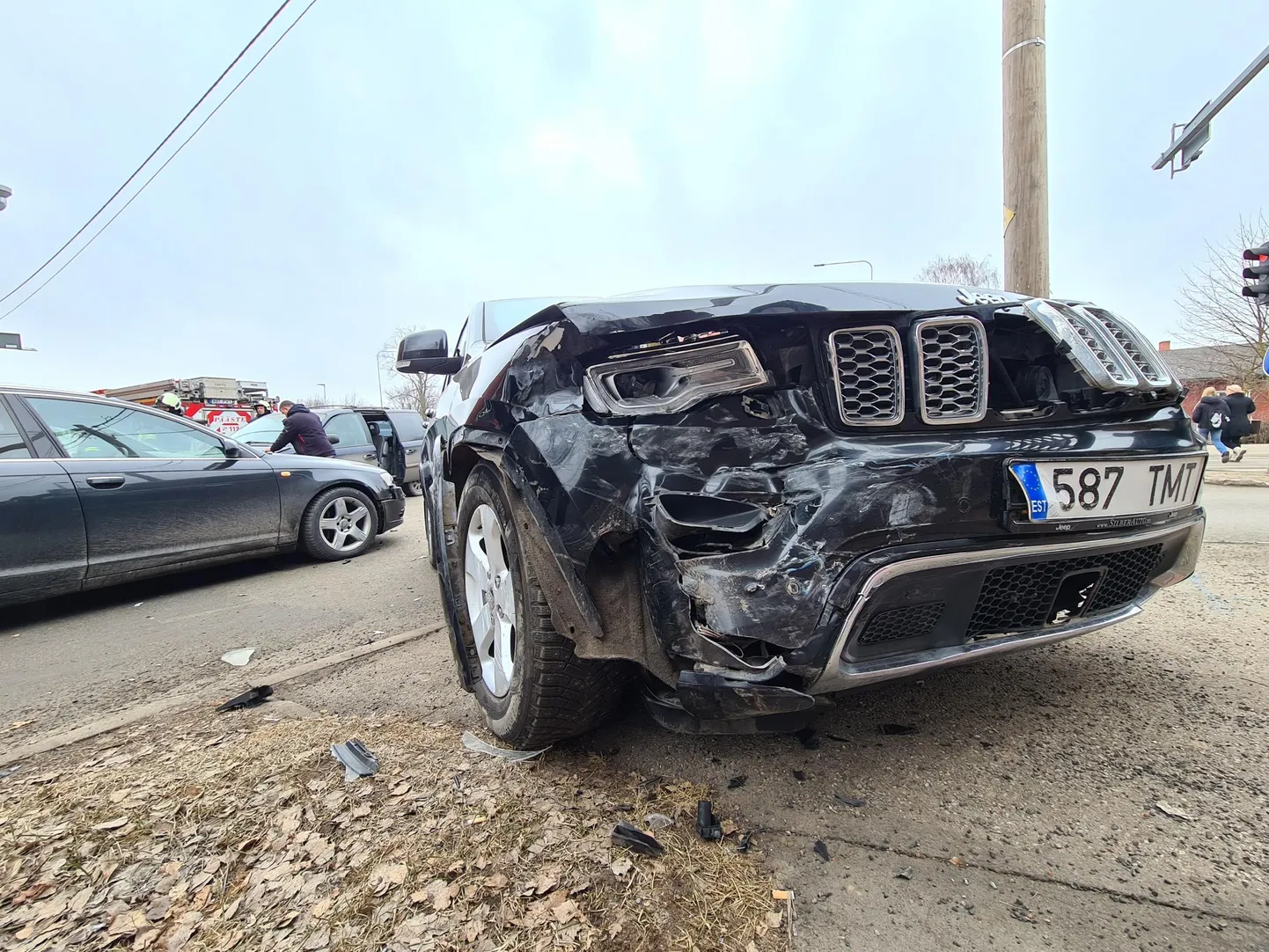 Sõbra ja Võru tänava ristmikul juhtus liiklusõnnetus, sest kõrvalteelt tulnud autojuht ei märganud peateel liikunud väikebussi.