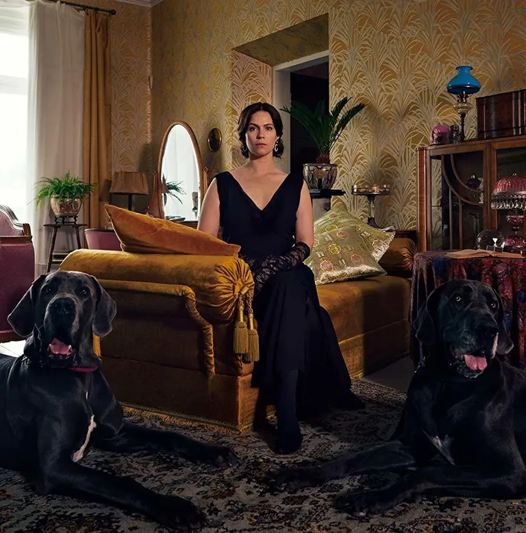 Pihla Viitala sektijuht Mariana filmis «Maria paradiis».