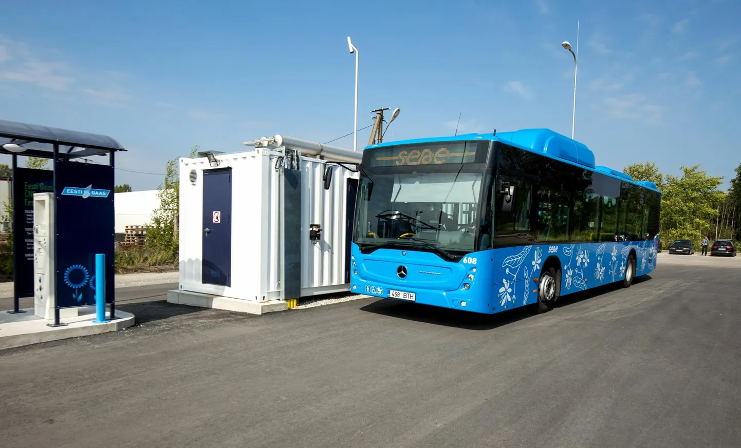 Elektrikatkestuse korral pole võimalik tankida ja hakkama tuleb saada kütusega, mis on busside paakides.