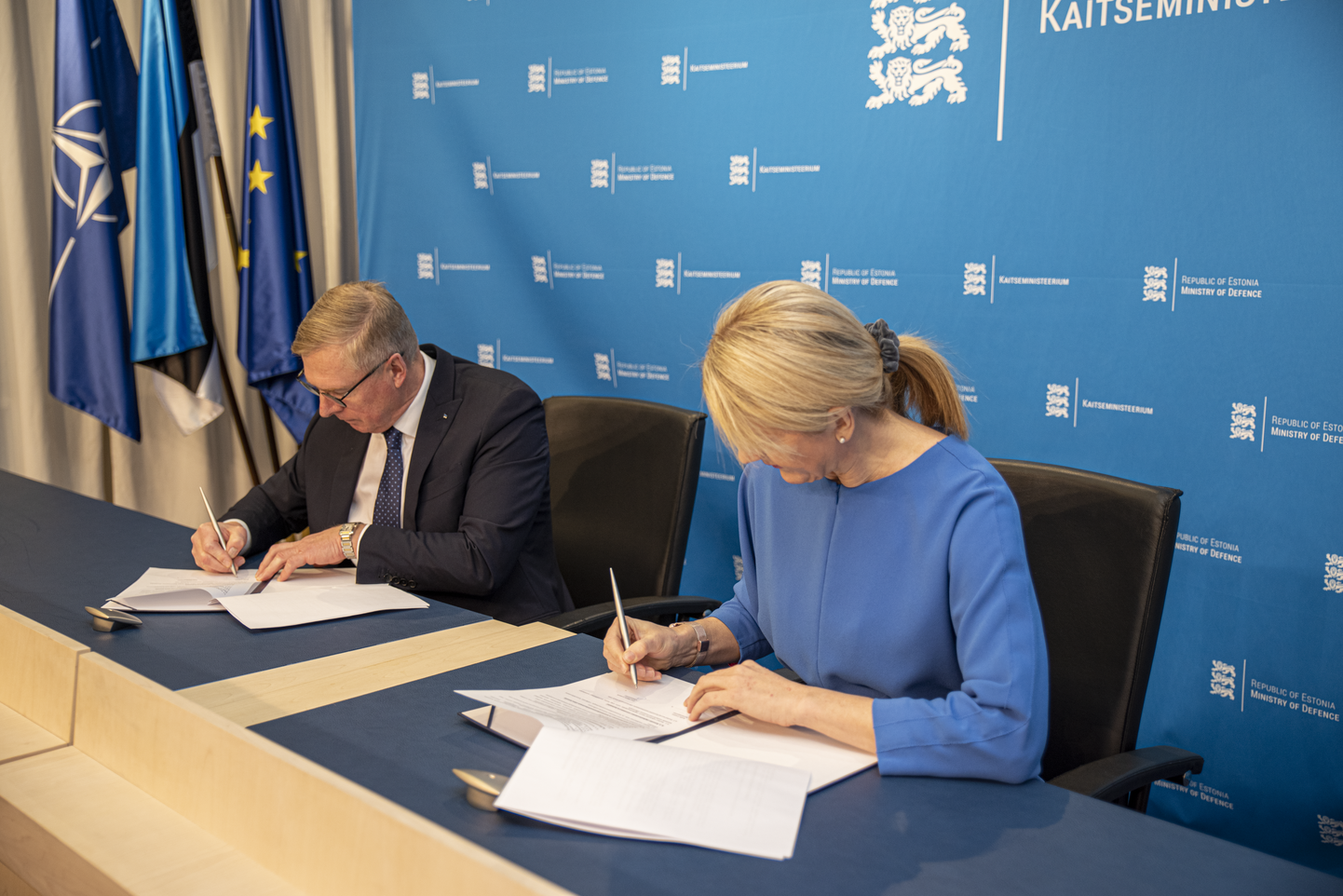 Kaitseminister Kalle Laanet ja välisminister Eva-Maria Liimets allkirjastasid koostöökokkuleppe, mille vajadus pani paljusid kahtlema.