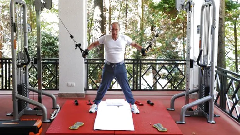 Владимир Путин во время занятий спортом 