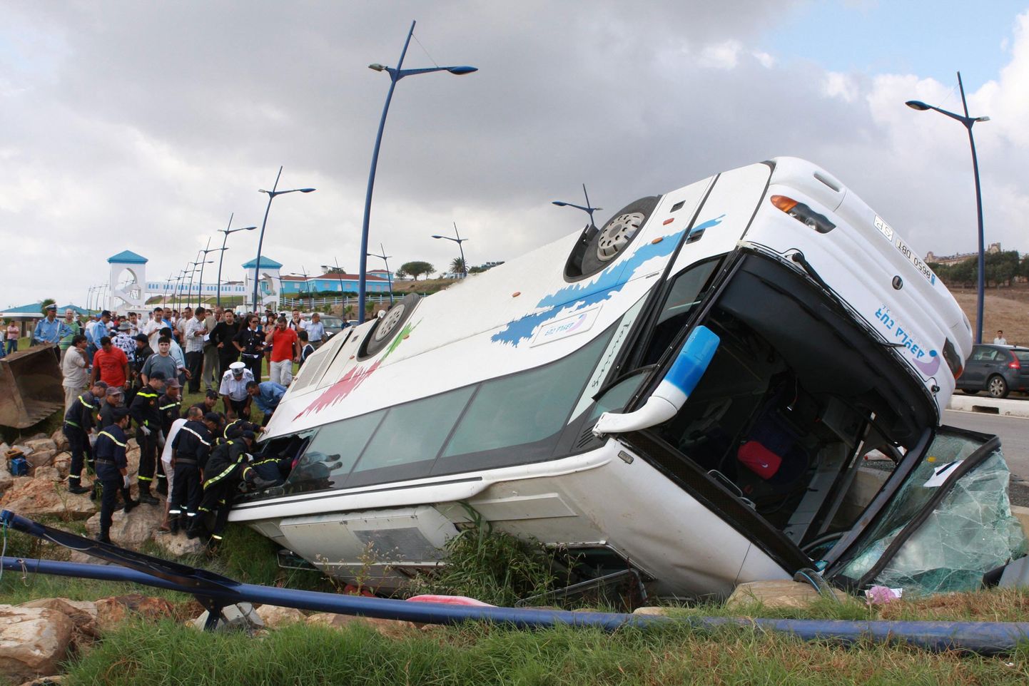 На фото - автокатастрофа, произошедшая в Марокко в сентябре 2010 года