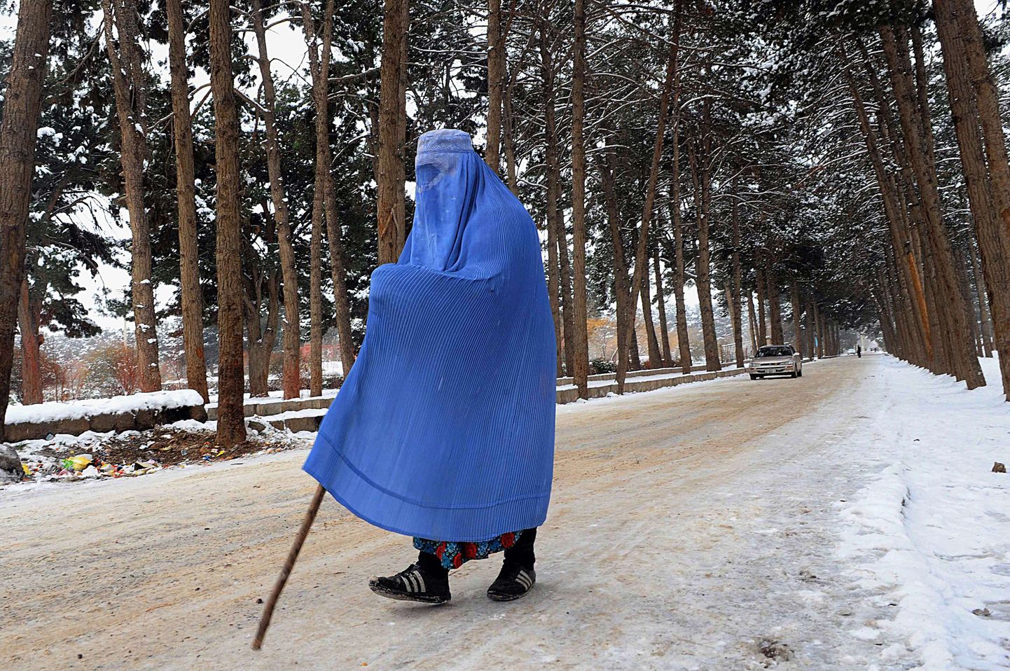 Lätis võib veel südamerahuga nõnda rõivastatult liikuda, nagu teeb see afgaani naine Heratis.