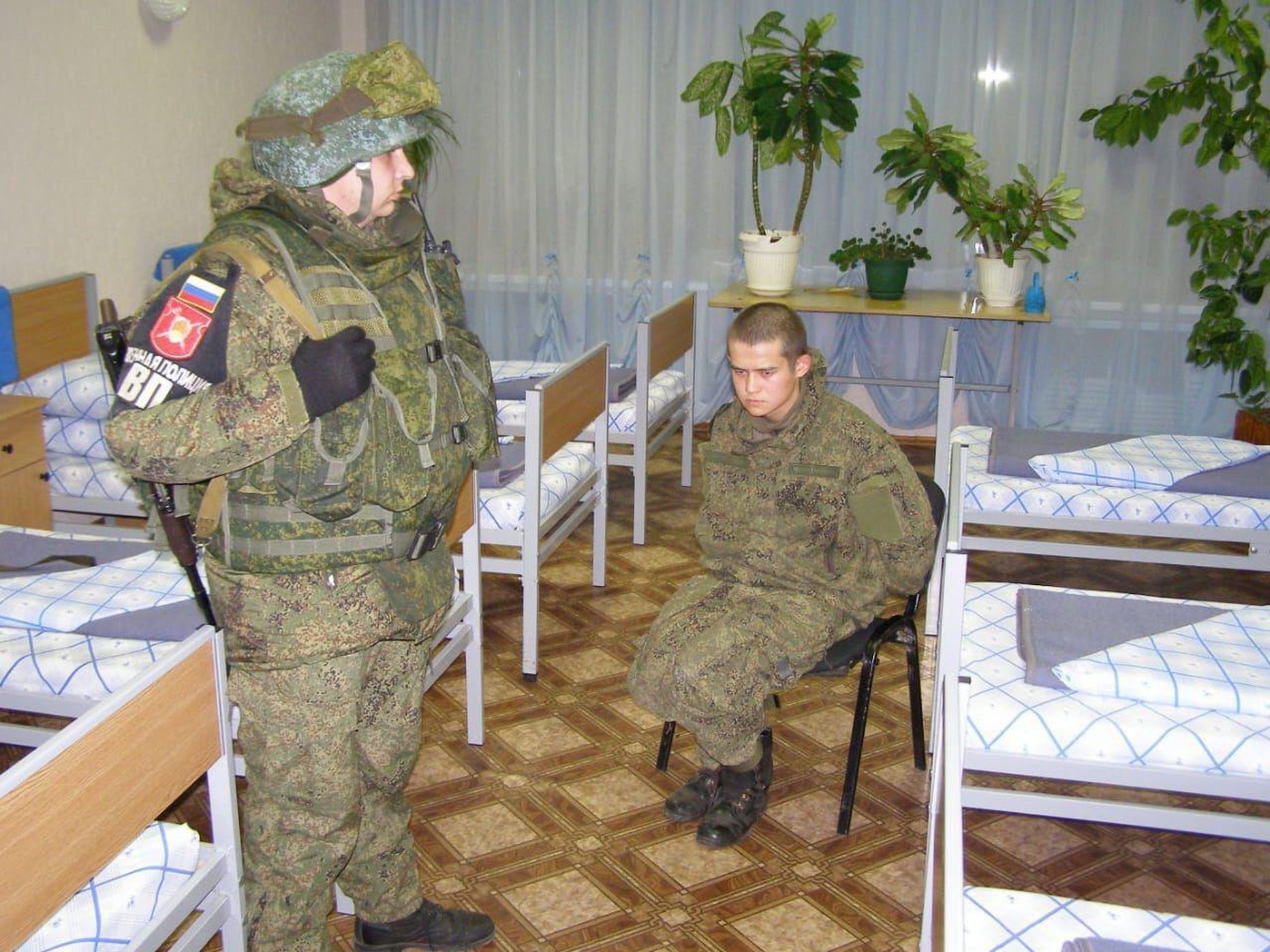 Ramil Šamsutdinov (paremal) järelevalve all.