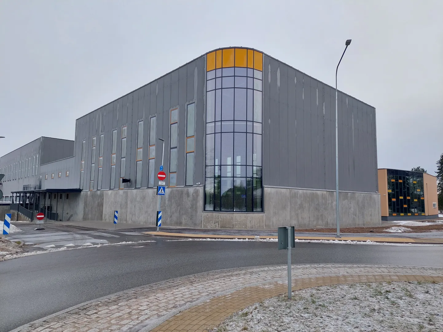 Uuenduskuuri läbinud Ülenurme spordihoone.
