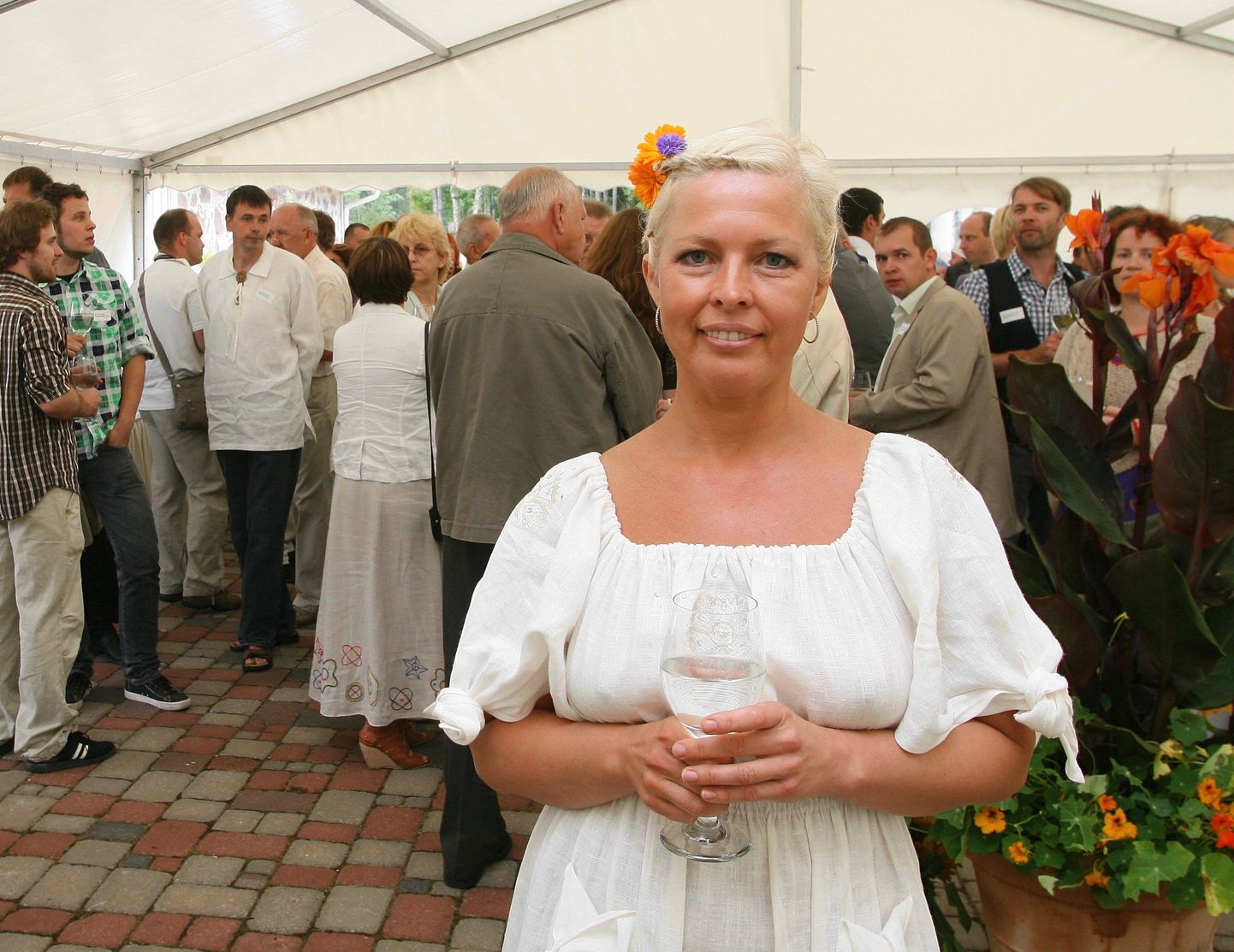 Evelin Ilves 2011. aastal Ärma Talus Eesti mahetoidutootjaid võõrustamas.