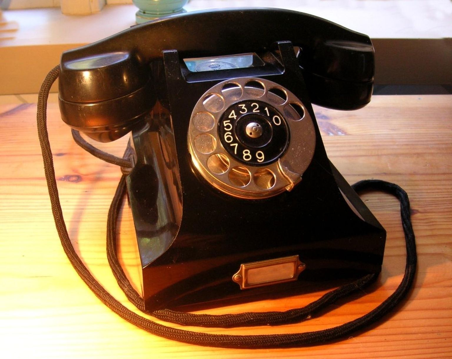 Ericssoni toodetud valimiskettaga telefon aastast 1931.