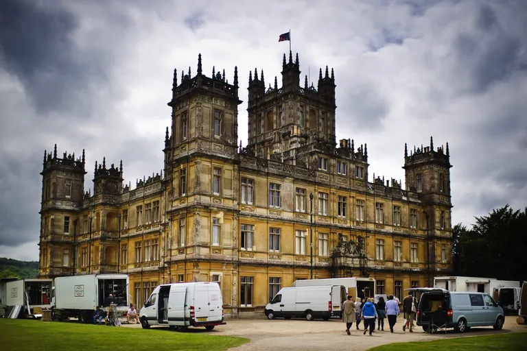 Inglismaas Berkshire'is asuv Highclere loss, kus toimusid seriaali «Downton Abbey» võtted