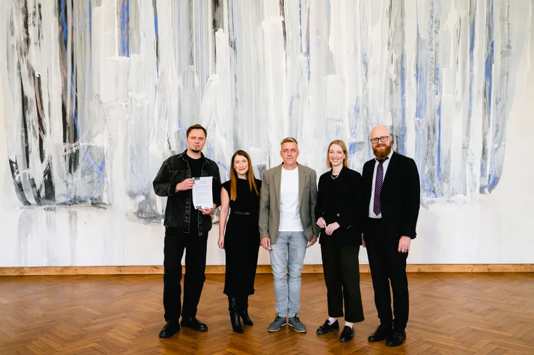 Gada Augstākā apbalvojuma mūzikā "GAMMA" sadarbības memoranda parakstīšana. Piedalās LaIPA (Latvijas Izpildītāju un producentu apvienība: Rūdolfs Budze un Liena Edvardsa), Kultūras ministrija (Agnese Lāce), AKKA/LAA (Autortiesību un komunicēšanās konsultāciju aģentūra / Latvijas Autoru apvienība: Kārlis Kazāks) un Patentu valde (direktors Agris Batalauskis). 2024. gada septembris.