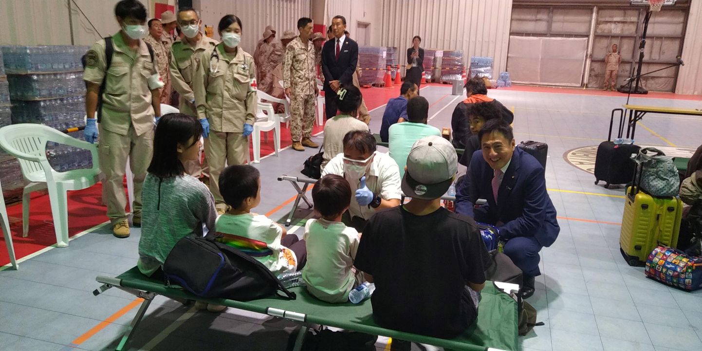 Sudaanist evakueeritavad jaapanlased.