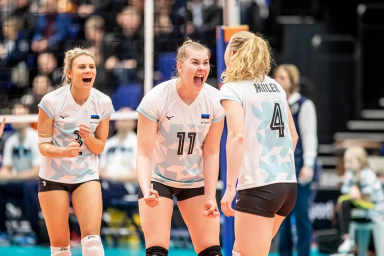 Julija Mõnnakmäe (vasakult), Kertu Laak, Kristiine Miilen.