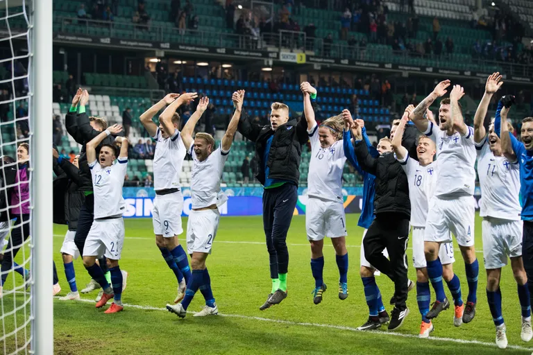 Soome jalgpallikoondis Lilleküla staadionil.