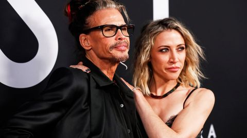 KUULUJUTT ⟩ 77-aastase rokkari Steven Tyleri suhe pea 40 aastat noorema naisega on karile jooksmas