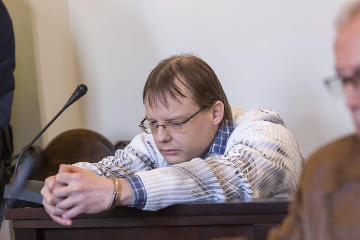 Rene Peterson avas aasta tagasi aprillis Viljandis Valuoja puiesteel ühe kortermaja trepikojas kahel korral tule ning haavas surmavalt 39-aastast meest. Kohus mõistis ta 14 aastaks vangi.