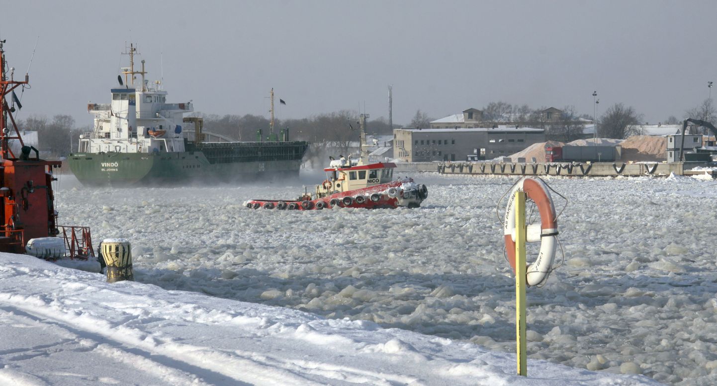 Talvine Pärnu sadam.