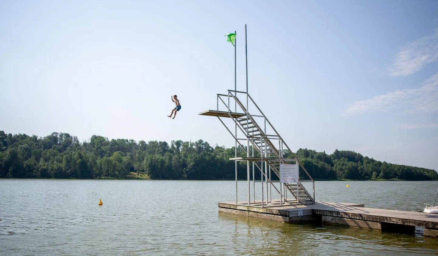 Viljandi järve populaarsus on kasvanud ja sestap kutsub linnavalitsus üles huvirühmade esindajaid arutama, kuidas kõik koos veekogu mugavalt kasutada saaksid. 
