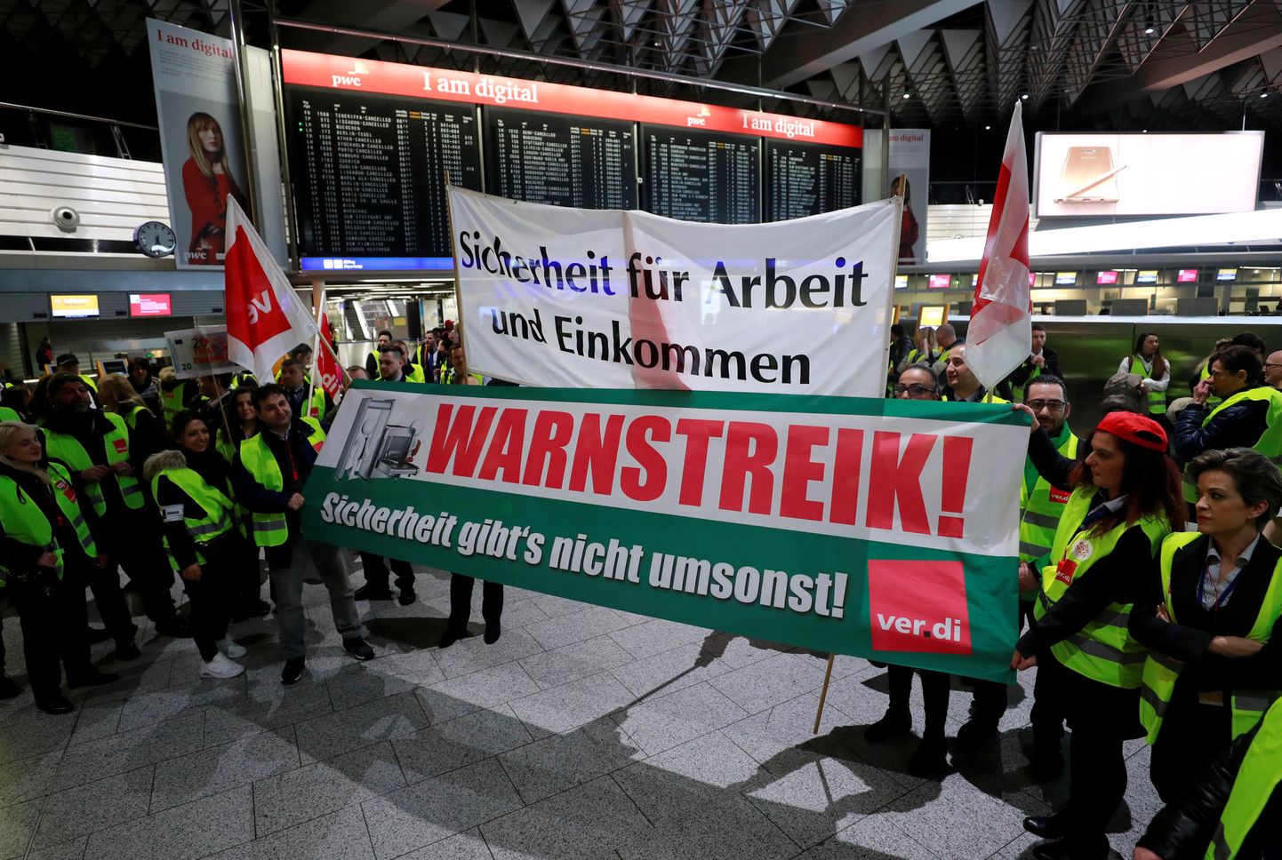 Frankfurdi lennujaama turvatöötajad alustasid streiki.
