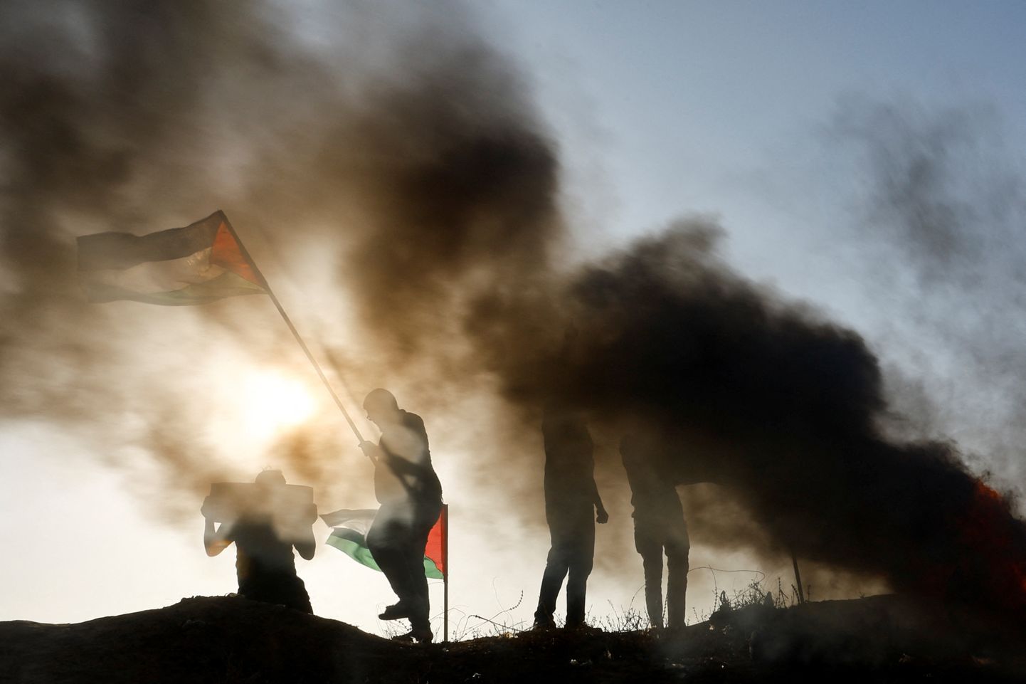Palestiinlased protestivad Iisraeli tegevuse vastu.