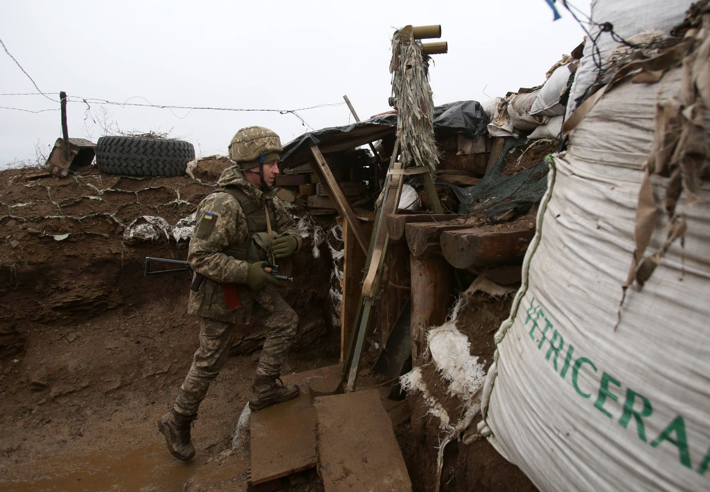 Ukraina sõdur rindel Luganskoje küla juures Donetski oblastis.
