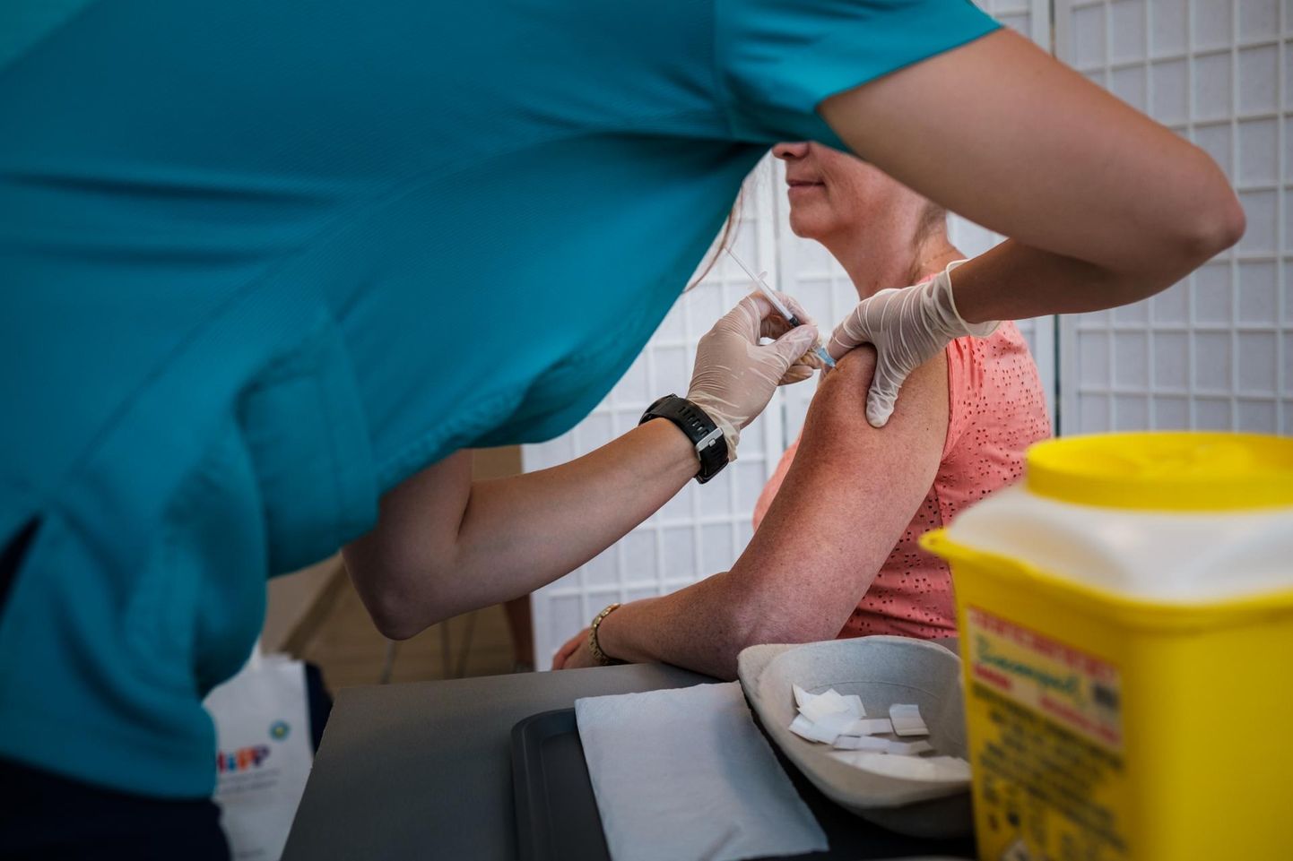 Больничная касса утвердила 19 заявлений о возмещении вреда здоровью, причиненного вакциной против коронавируса.