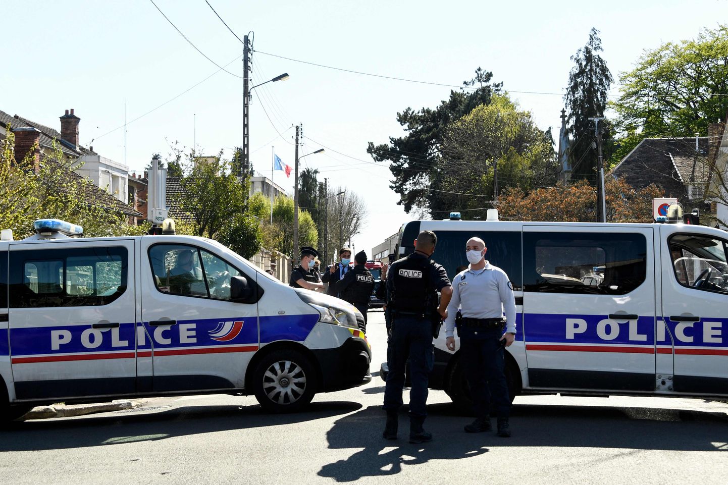 Prantsuse politsei blokeerimas noarünnaku paigas tänavat.