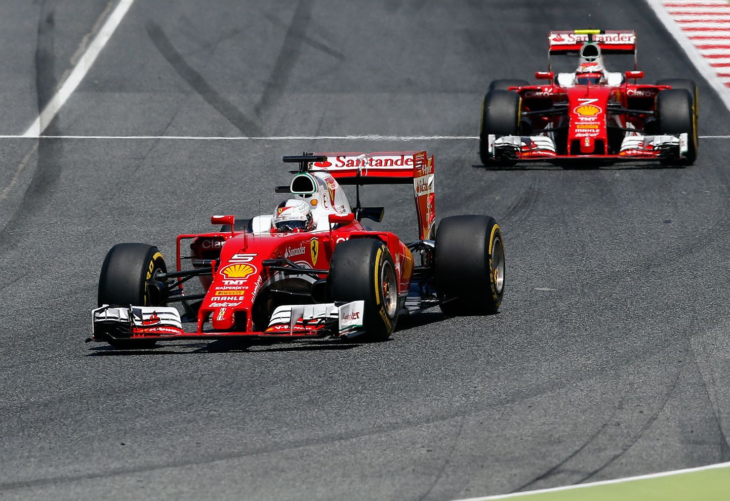 Sebastian Vettel (vasakul) ja Kimi Räikkönen Hispaania GP-l.