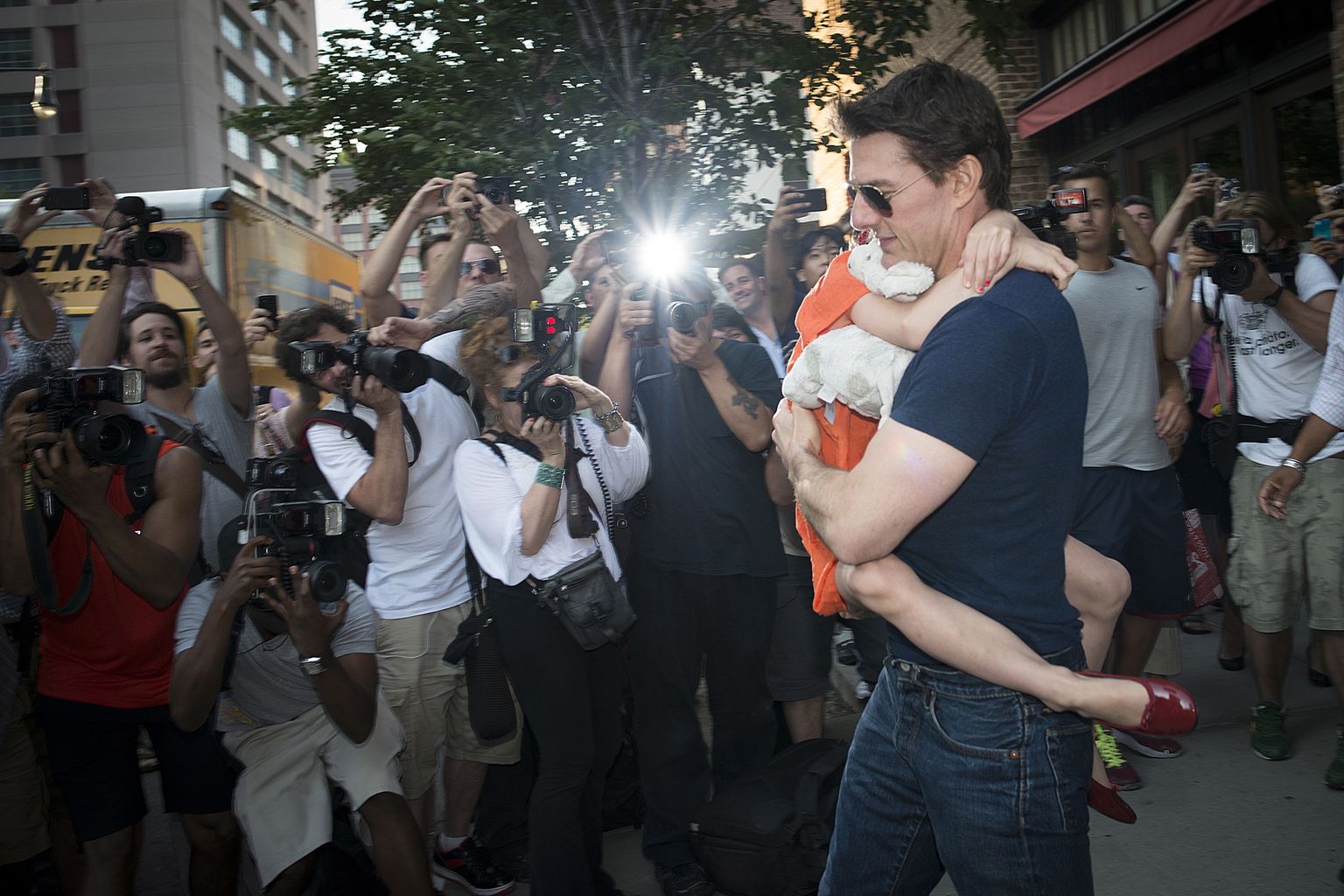 Näitleja Tom Cruise tütre Suriga 2012. aastal.