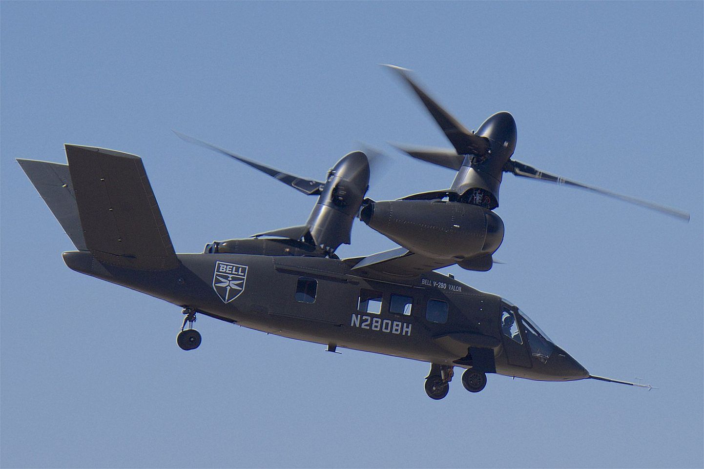 USA kaitsejõudude välja valitud uus kopter Bell V-280 Valor suudab lennata pikki vahemaid suurtel kiirustel, sest peale õhkutõusmist saab sellest lennuk. Kaks tiivikut pööratakse lendamise suunas ja need aitavad kiirelt edasi liikuda.