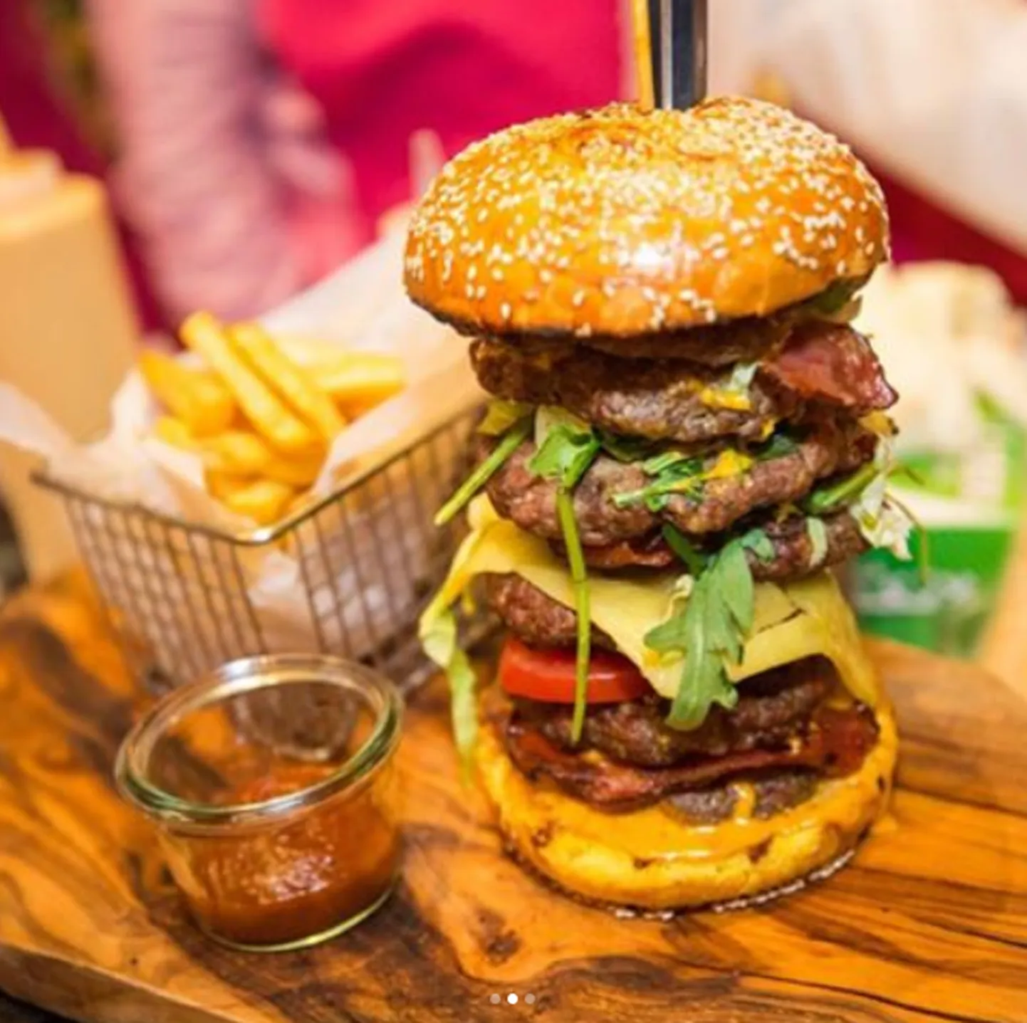 Oksjonil kaubaks läinud burger.