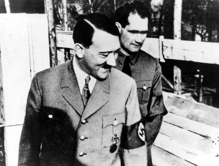 Adolf Hitler ja Rudolf Hess dateerimata fotol