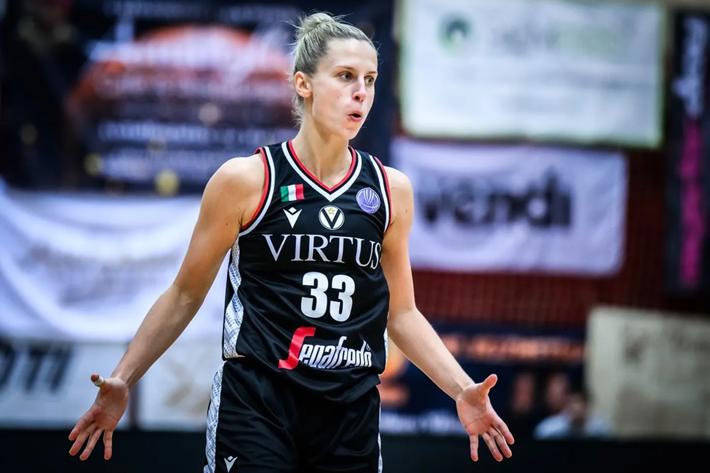 Latvijas basketboliste Kitija Laksa