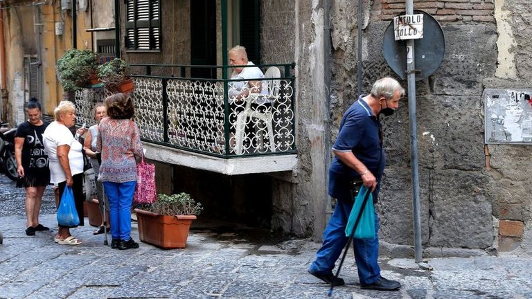 Неаполь - символ всего неладного в Италии: бедность, безработица, преступность. Мелони выбрала его для завершающего митинга предвыборной кампании