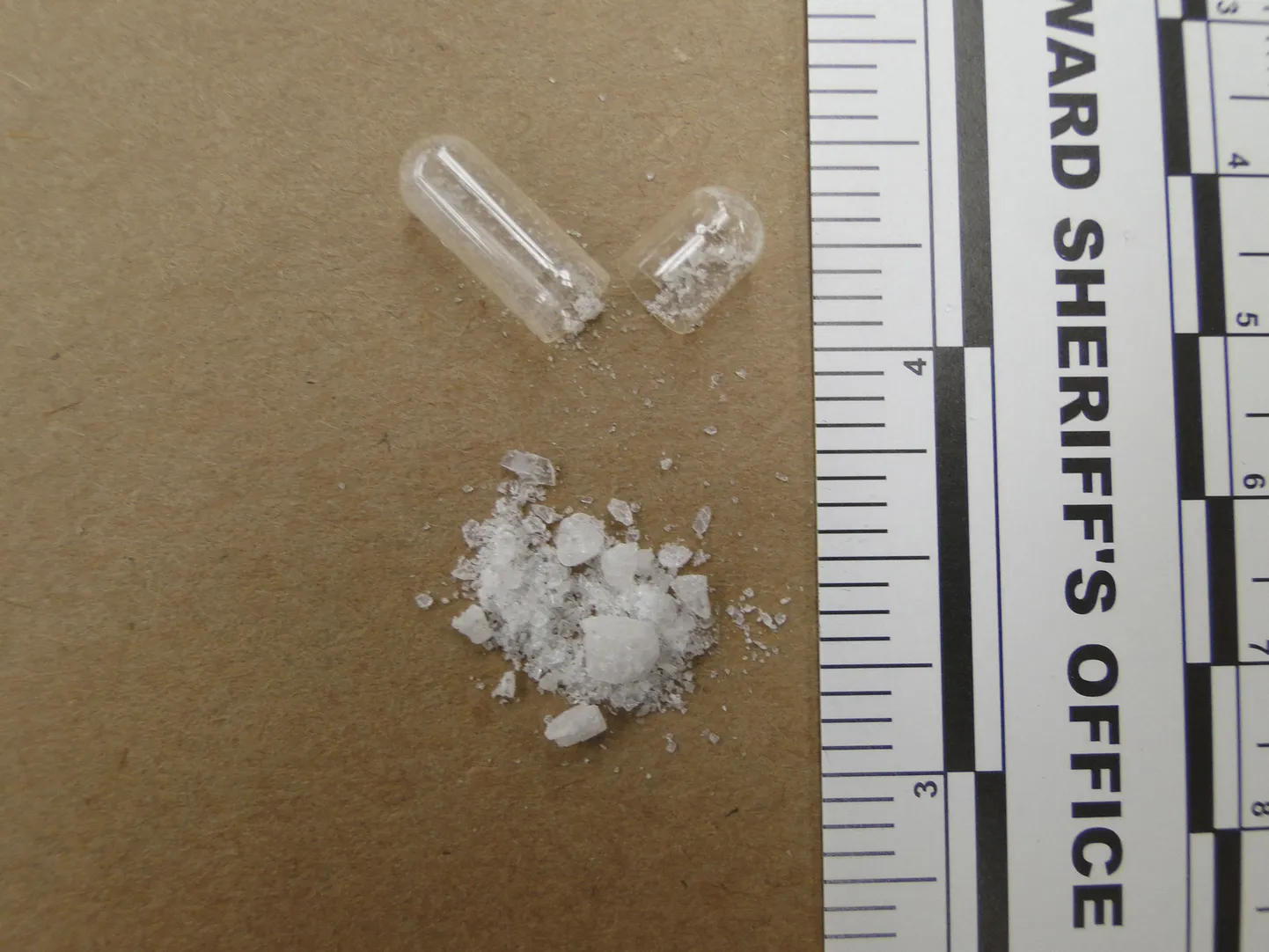 Наркотик alfa-PVP внешне напоминает соль для ванной.