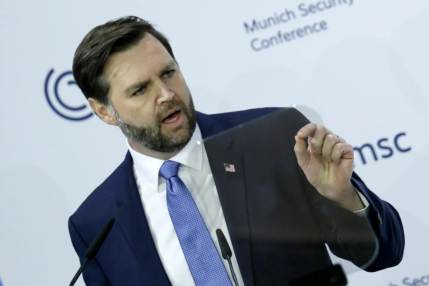USA asepresident JD Vance kõnelemas 61. Müncheni julgeolekukonverentsil 14. veebruaril 2025, kus temast tunnetati tulvamas vihkamist.