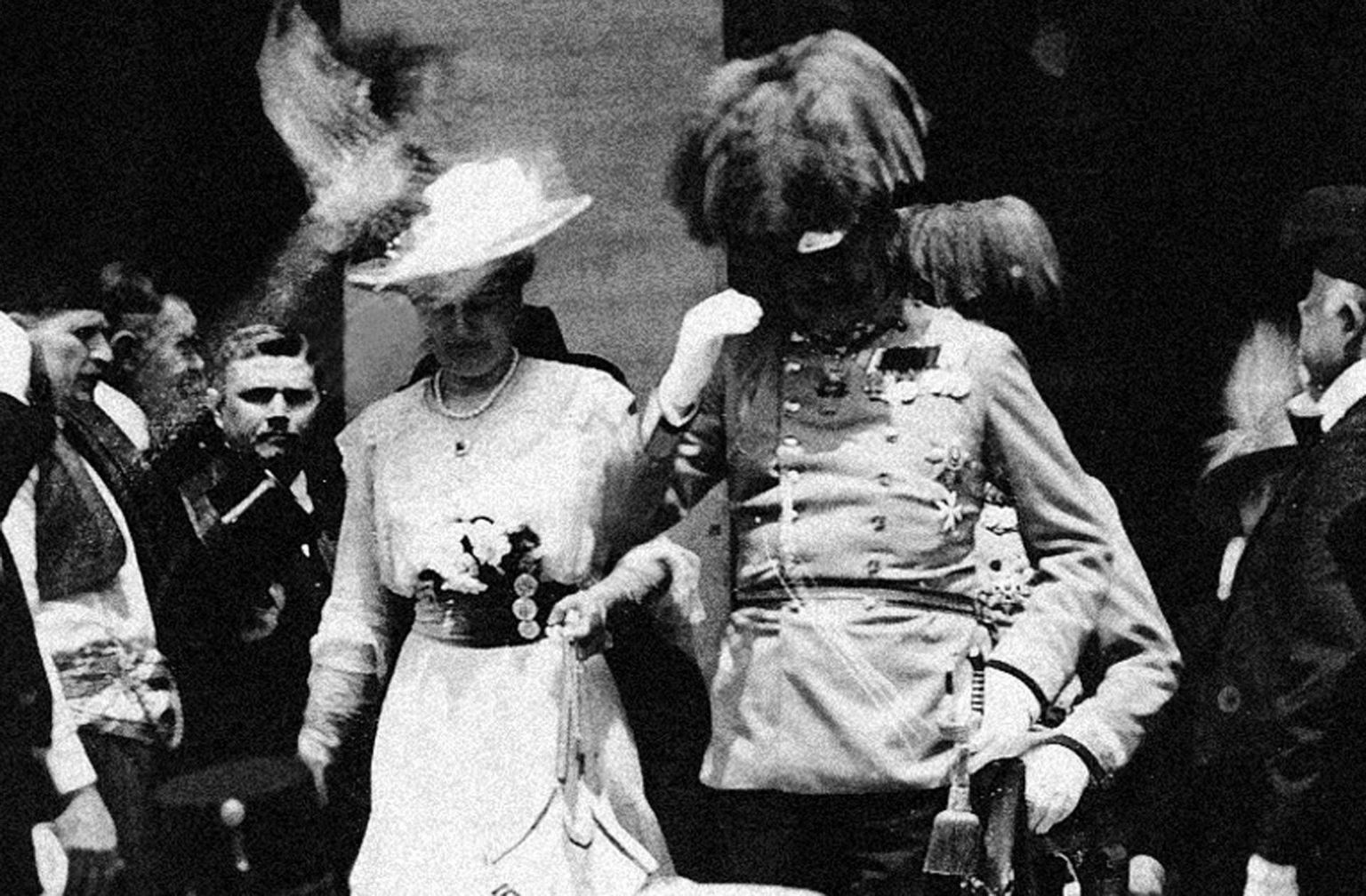 Ertshertsog Franz Ferdinand ja tema abikaasa Sophia Sarajevos 28. juunil (vana kalendri järgi 15. juunil) 1914. aastal, viimased eluminutid enne atentaati FOTO: Scanpix